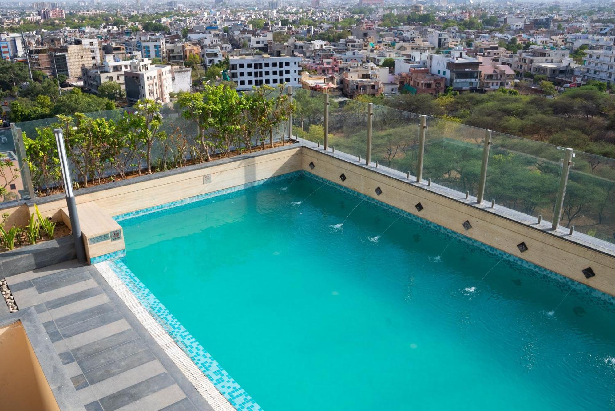 Hyatt Place Jaipur Malviya Nagar 외부 사진 Swimming pool at the hotel